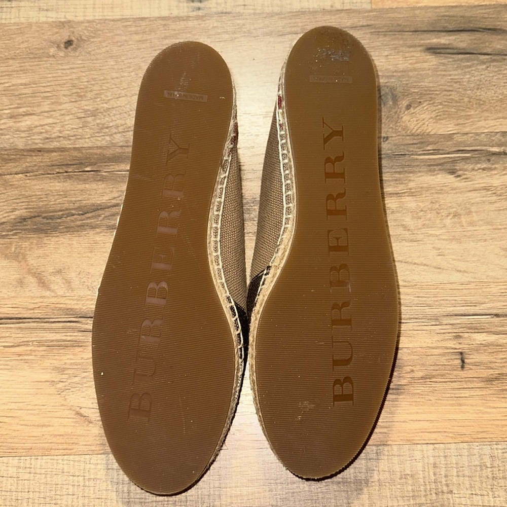 Burberry Flats in size 6/12 - Picture 3 of 4